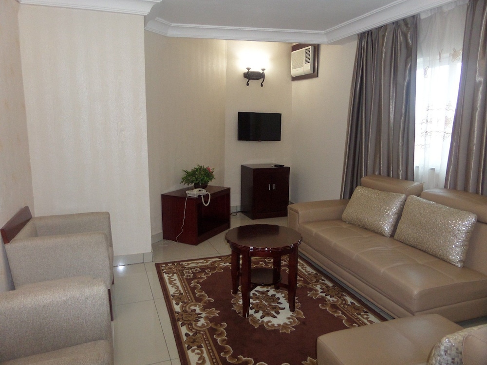 Barcelona Hotels Abuja 32/50