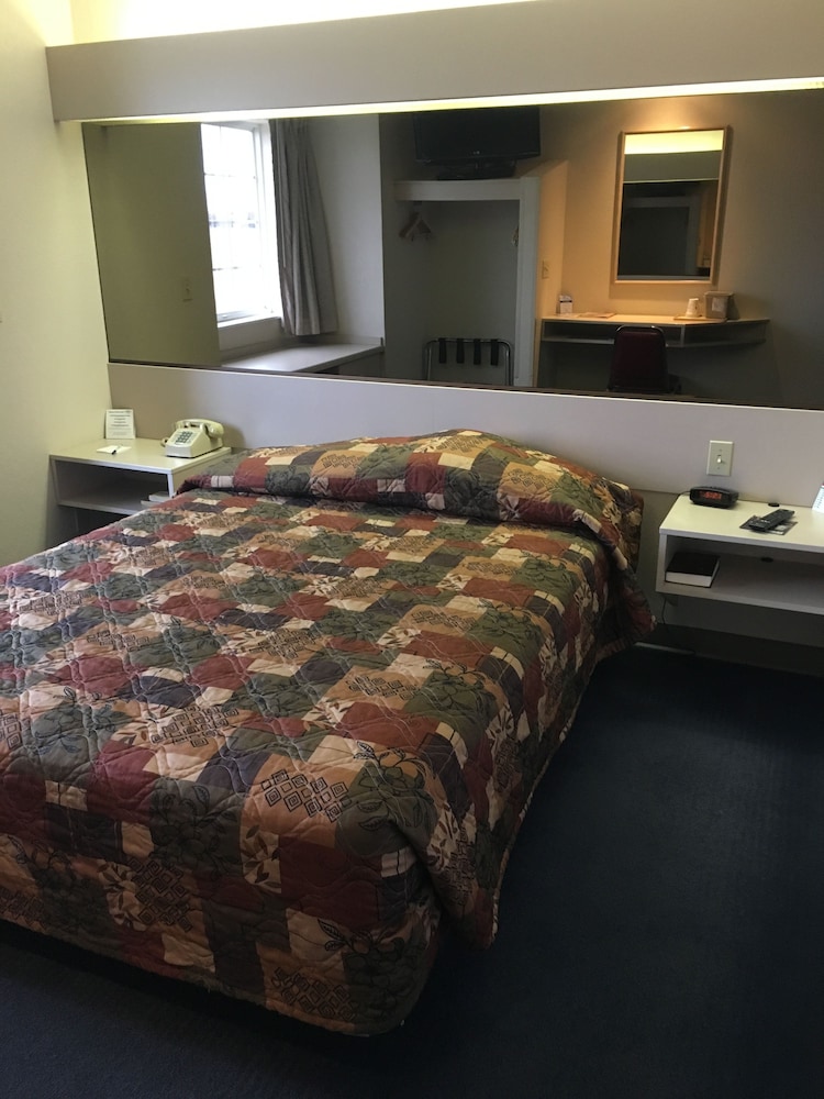 Microtel Inn Suites By Wyndham Champaign 24/68
