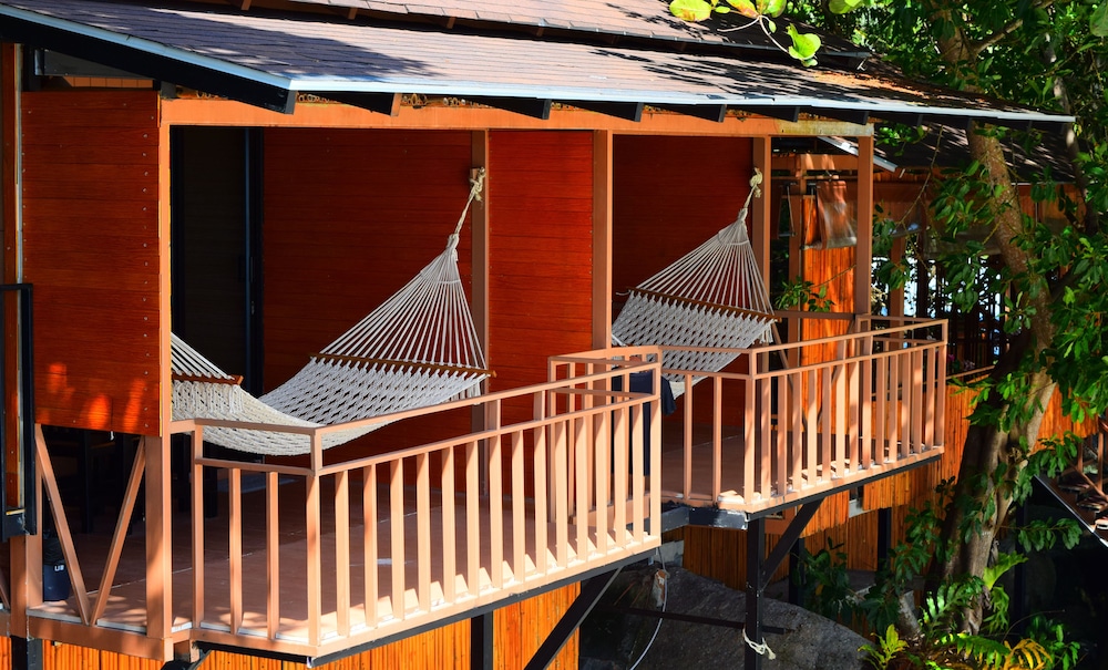 Chareena Hill Beach Resort 4/70