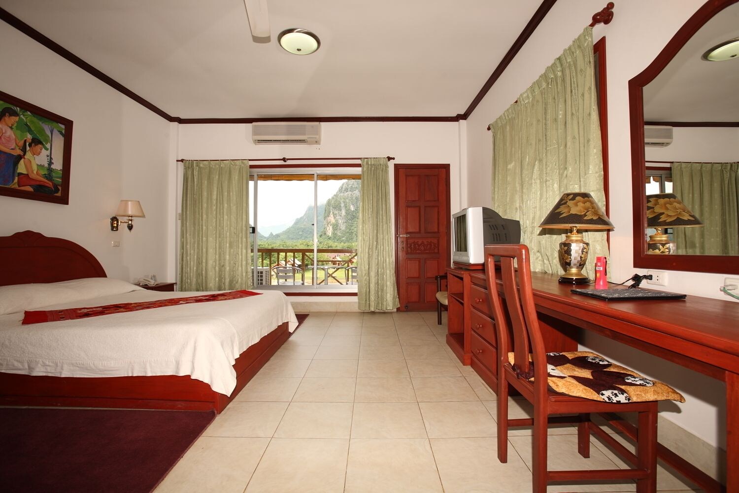 Standard, Queen Bed
