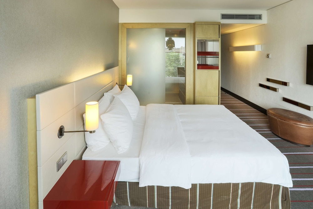 Radisson Blu Media Harbour Hotel Dusseldorf 11/68