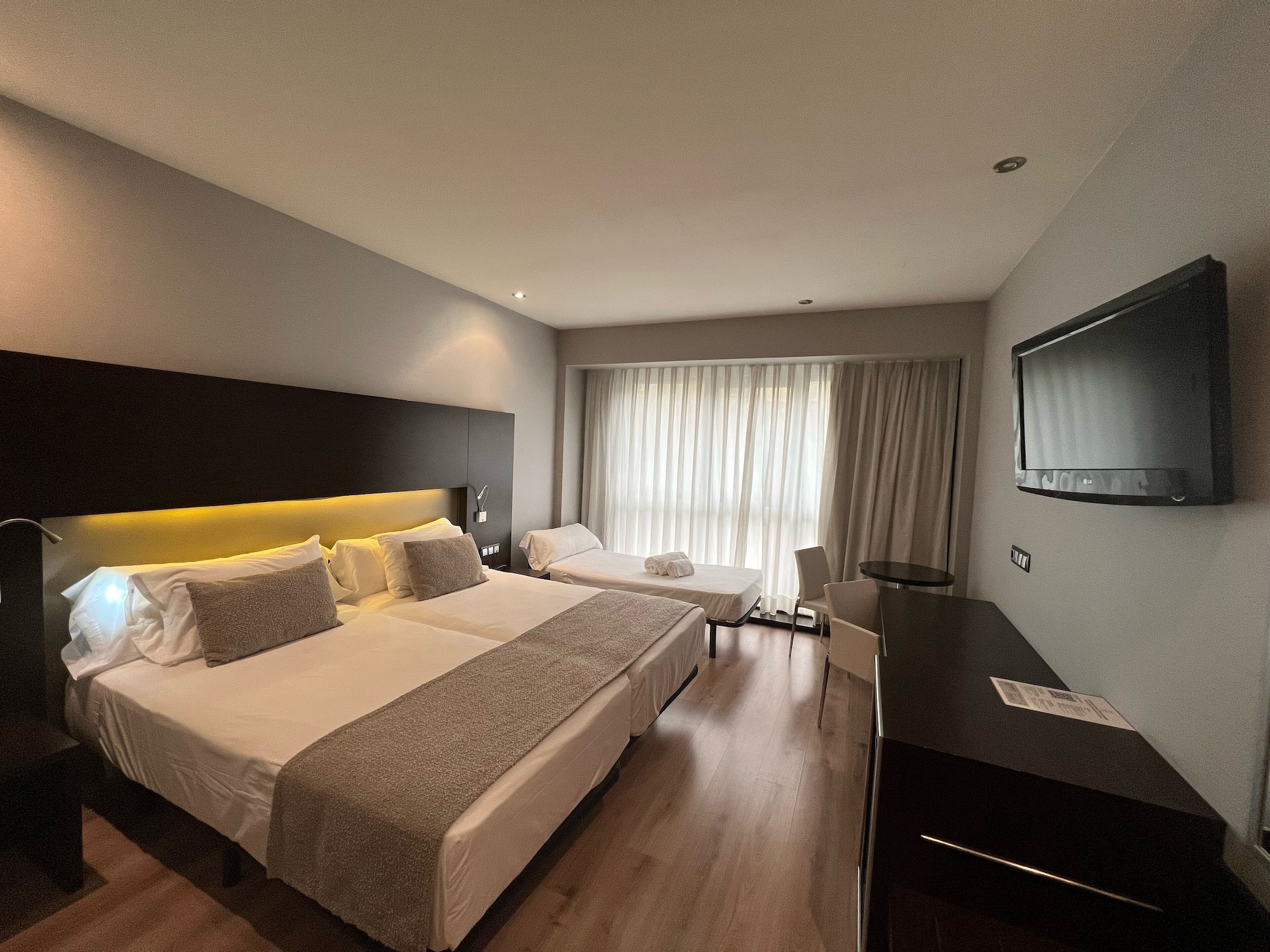 ROOM, TRIPLE