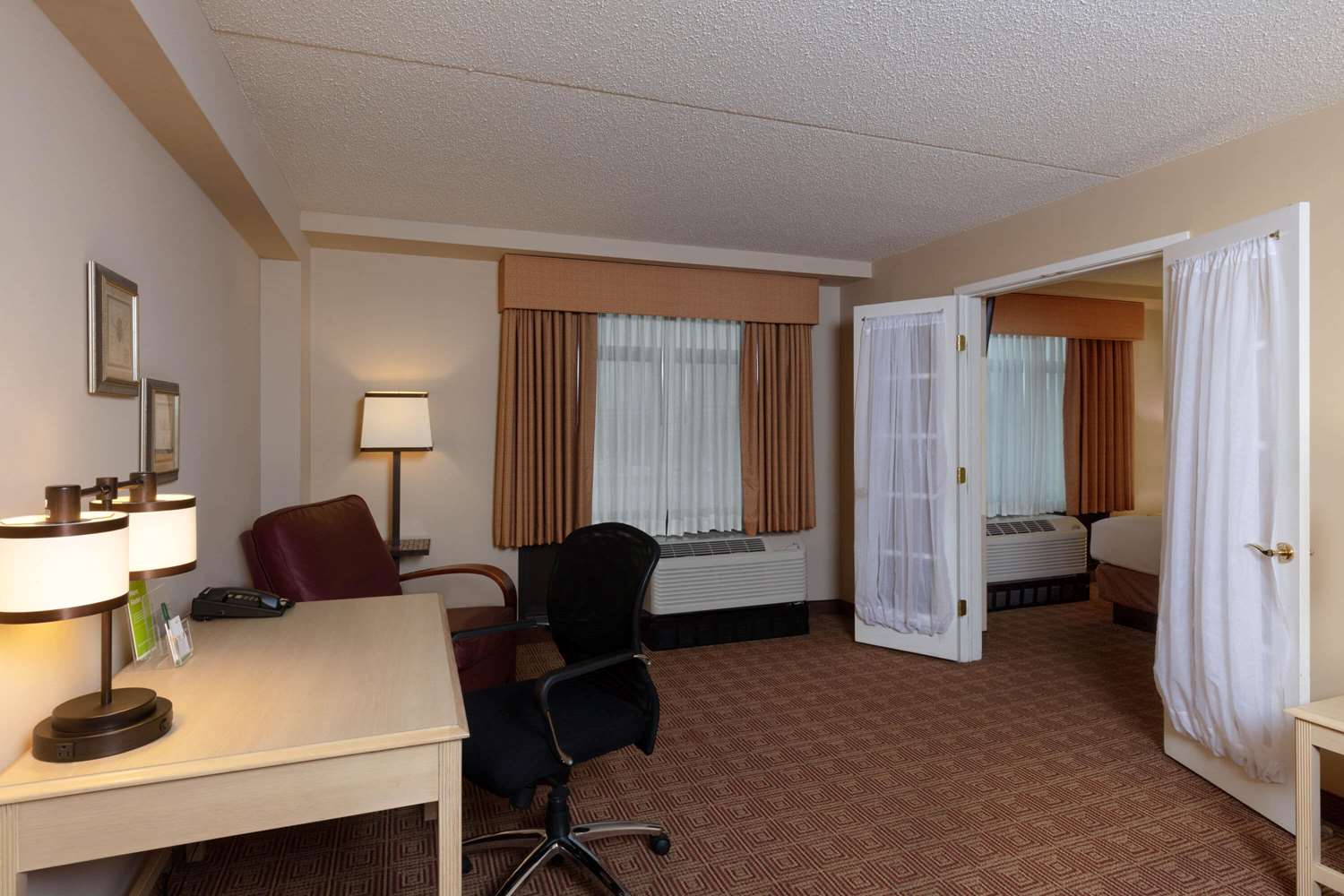 La Quinta Inn & Suites by Wyndham Garden City 31/42