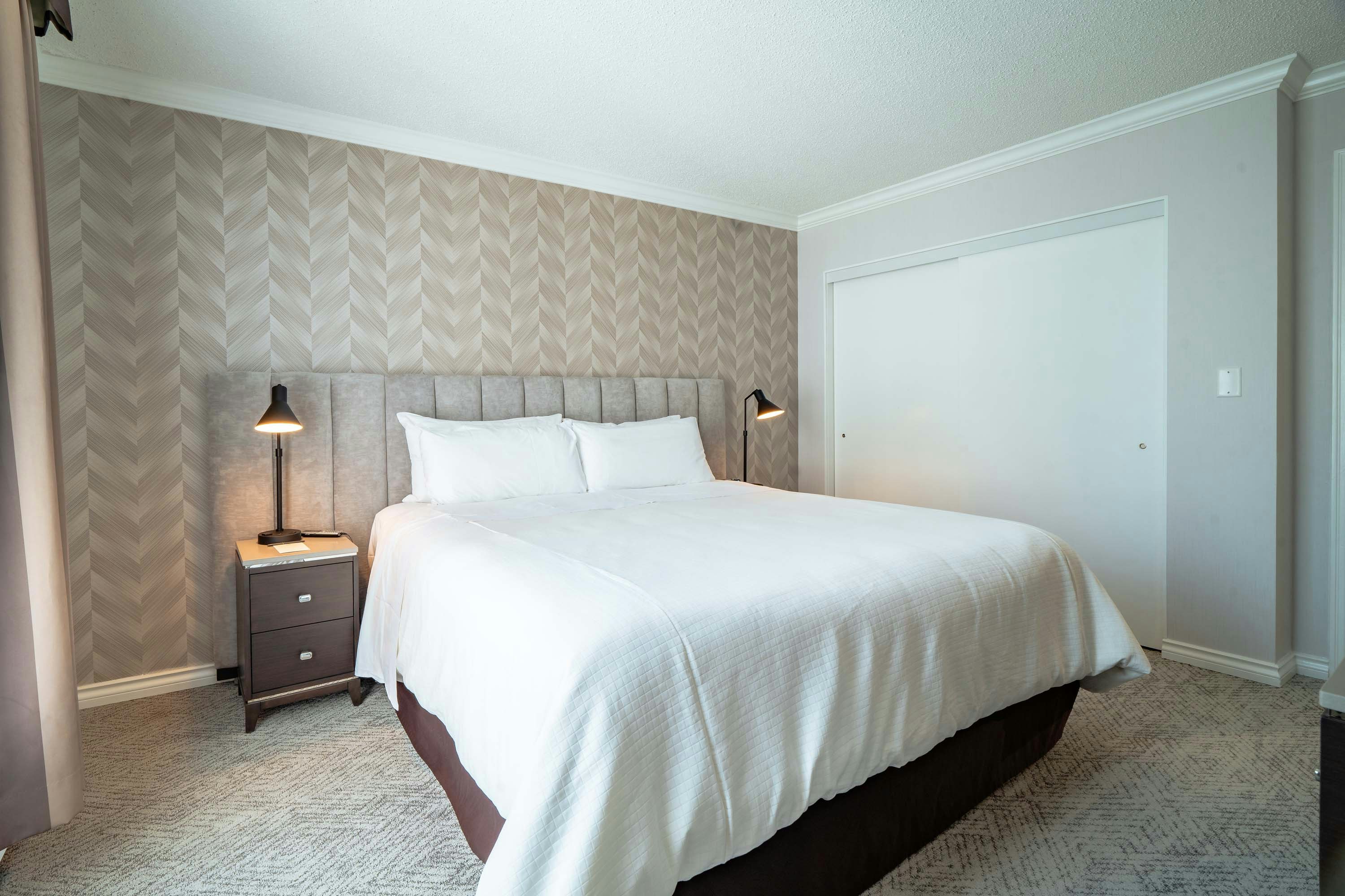جناح بريميوم بسرير كينج بغرفة نوم واحدة مع أريكة، La Grande Residence at the Sutton Place Hotel 2/5