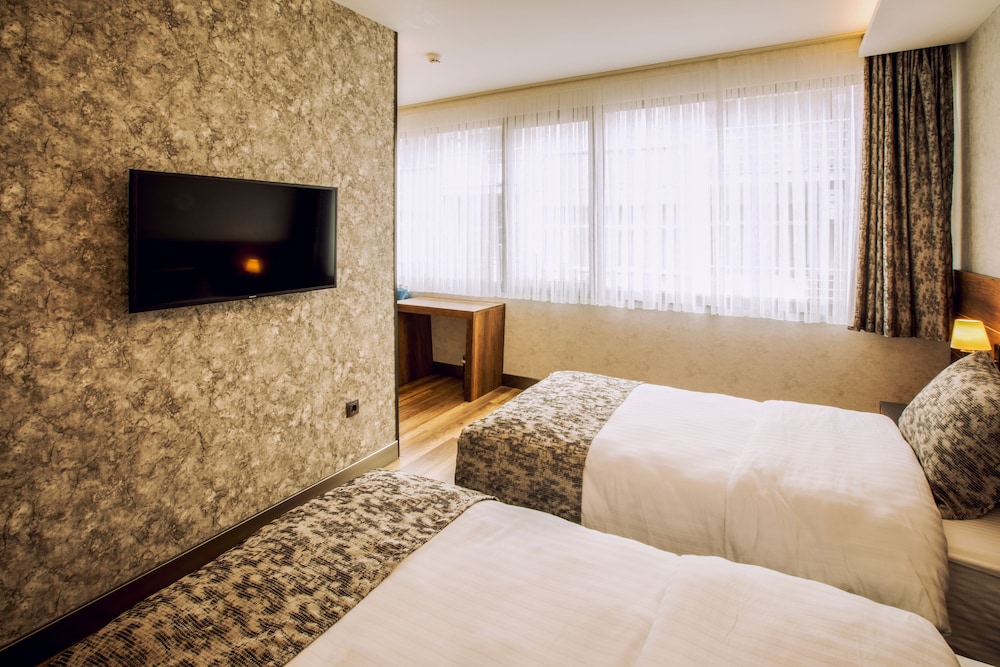 Life Point Hotel 56/67