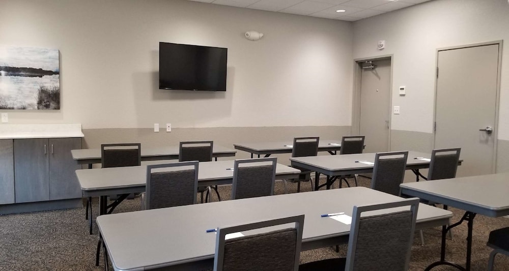 Best Western Plus Parkside Inn & Suites 32/39