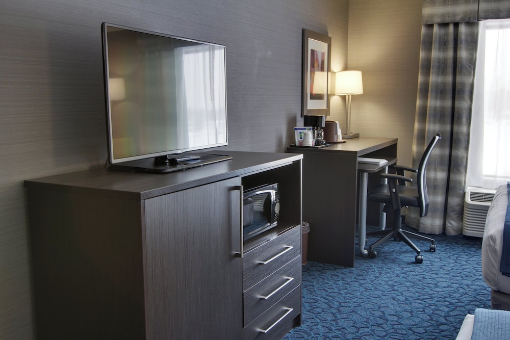 HOLIDAY INN EXPRESS SUITES SIDNEY 49/60