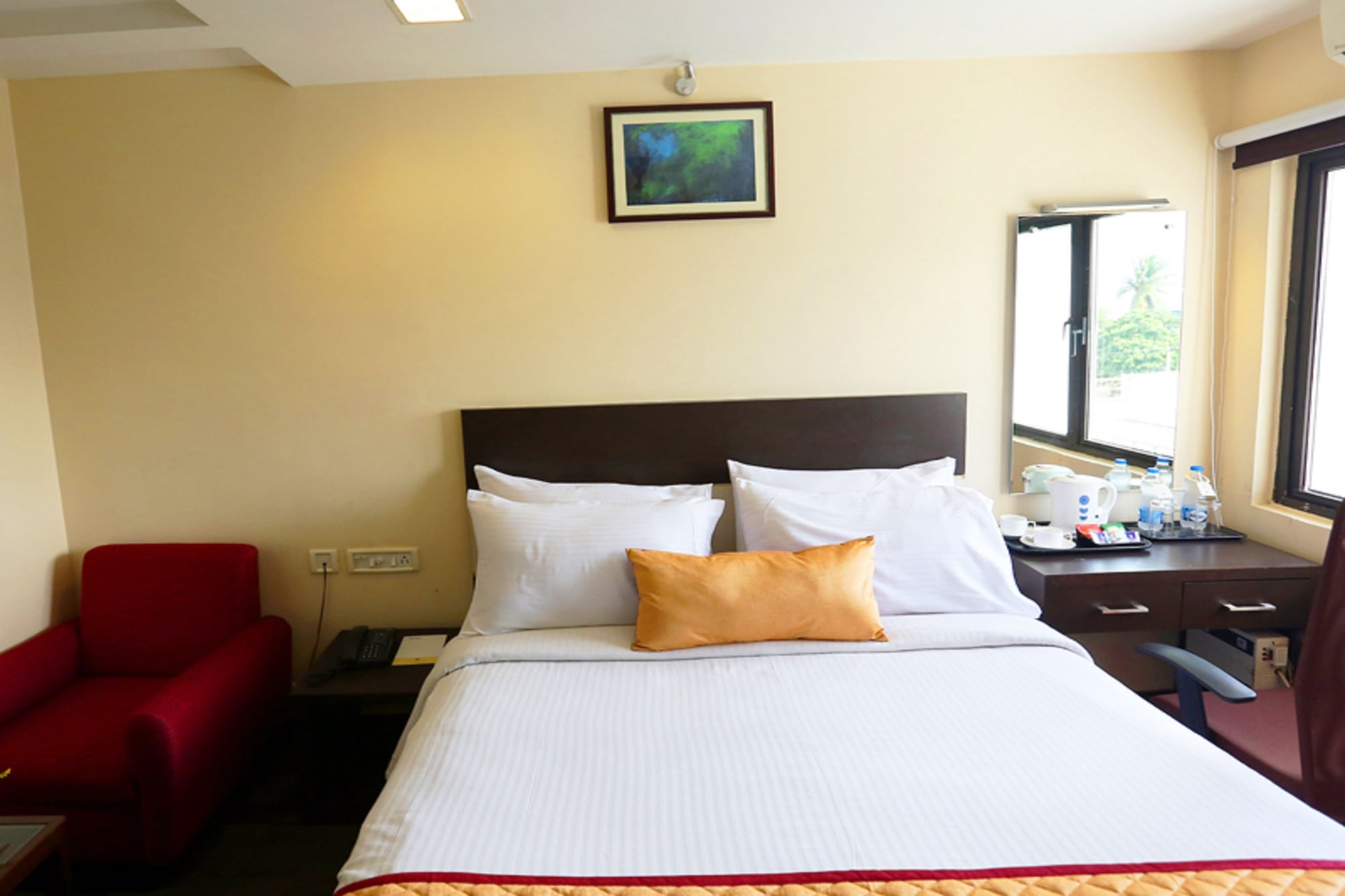 غرفة قياسية بسرير كينج، Ashok Residency 2/2