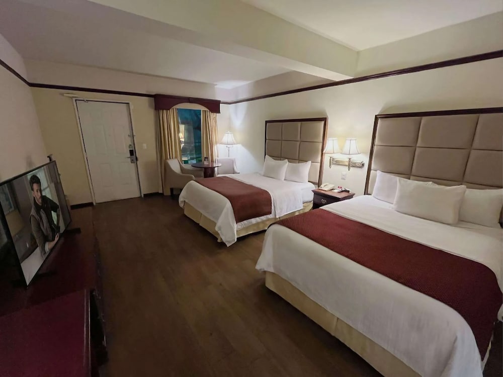 Room, 2 Double Beds, Garden Area