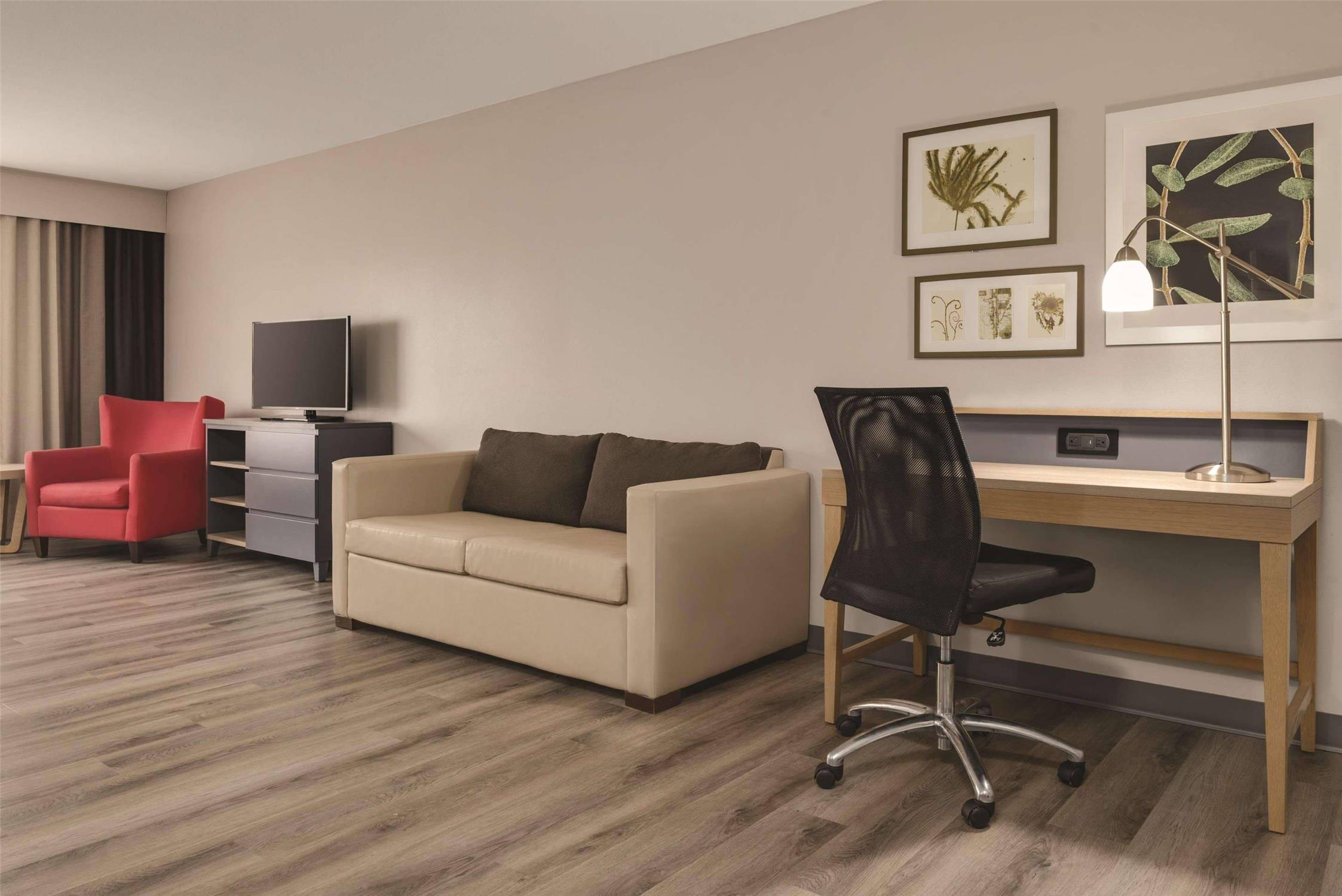 Country Inn & Suites By Radisson Waterloo Ia 6/18
