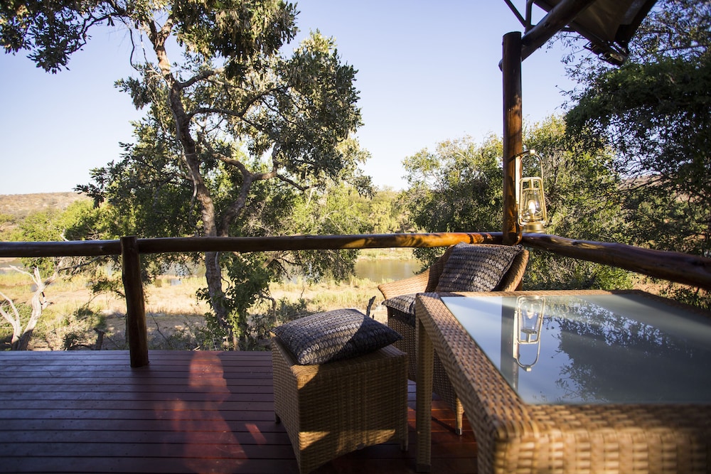 Nyati Safari Lodge 20/50