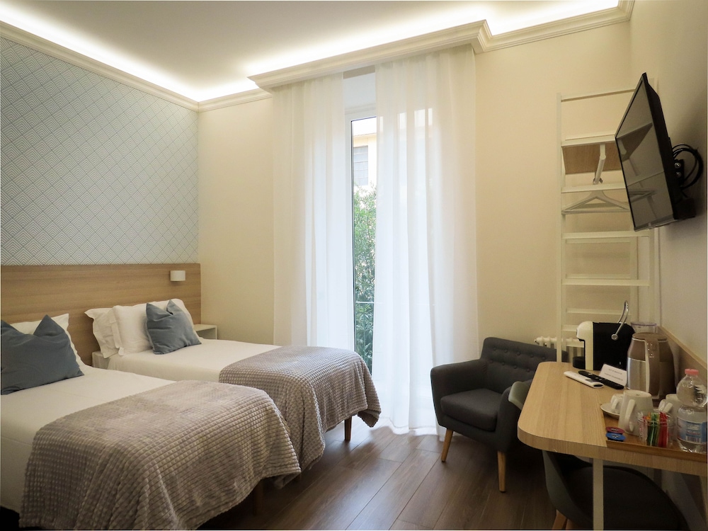 DELUXE, DOUBLE BED