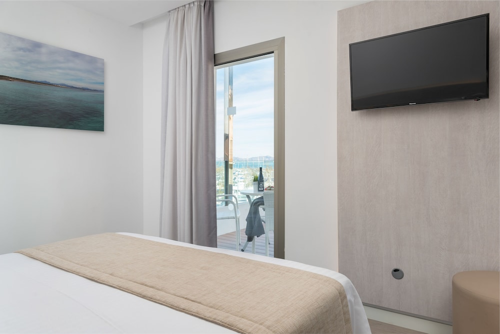 Llaut Boutique Hotel 7/50
