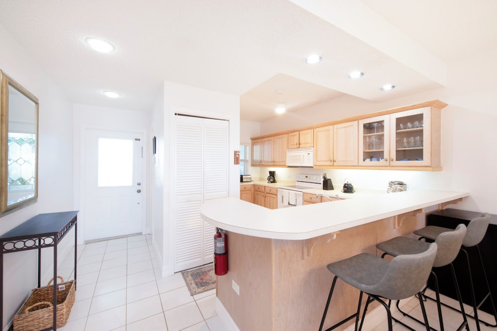 Grandview Condominiums 12/79