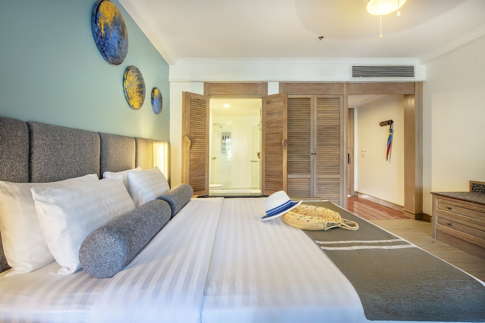 Cha-da Thai Village Resort 12/72