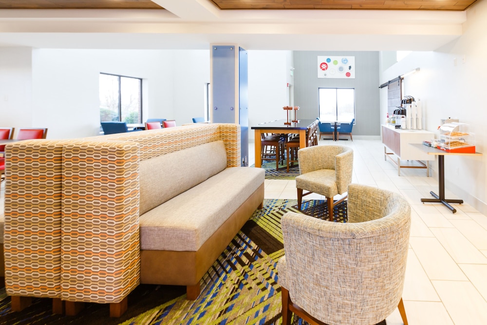 Holiday Inn Express Hotel Suites Shelbyville 31/44