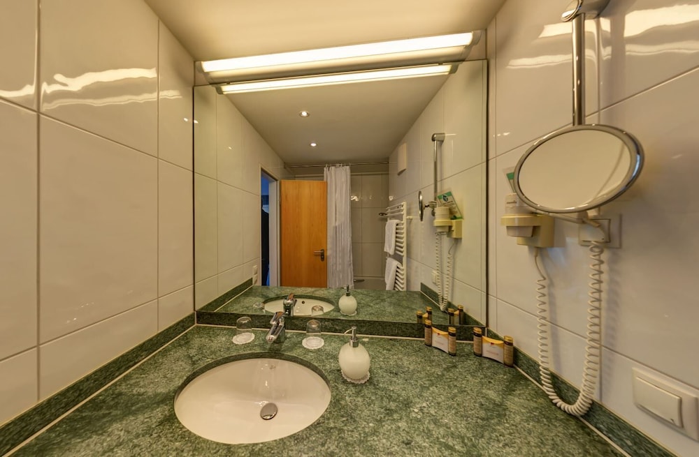 UNGER HOTEL 22/61
