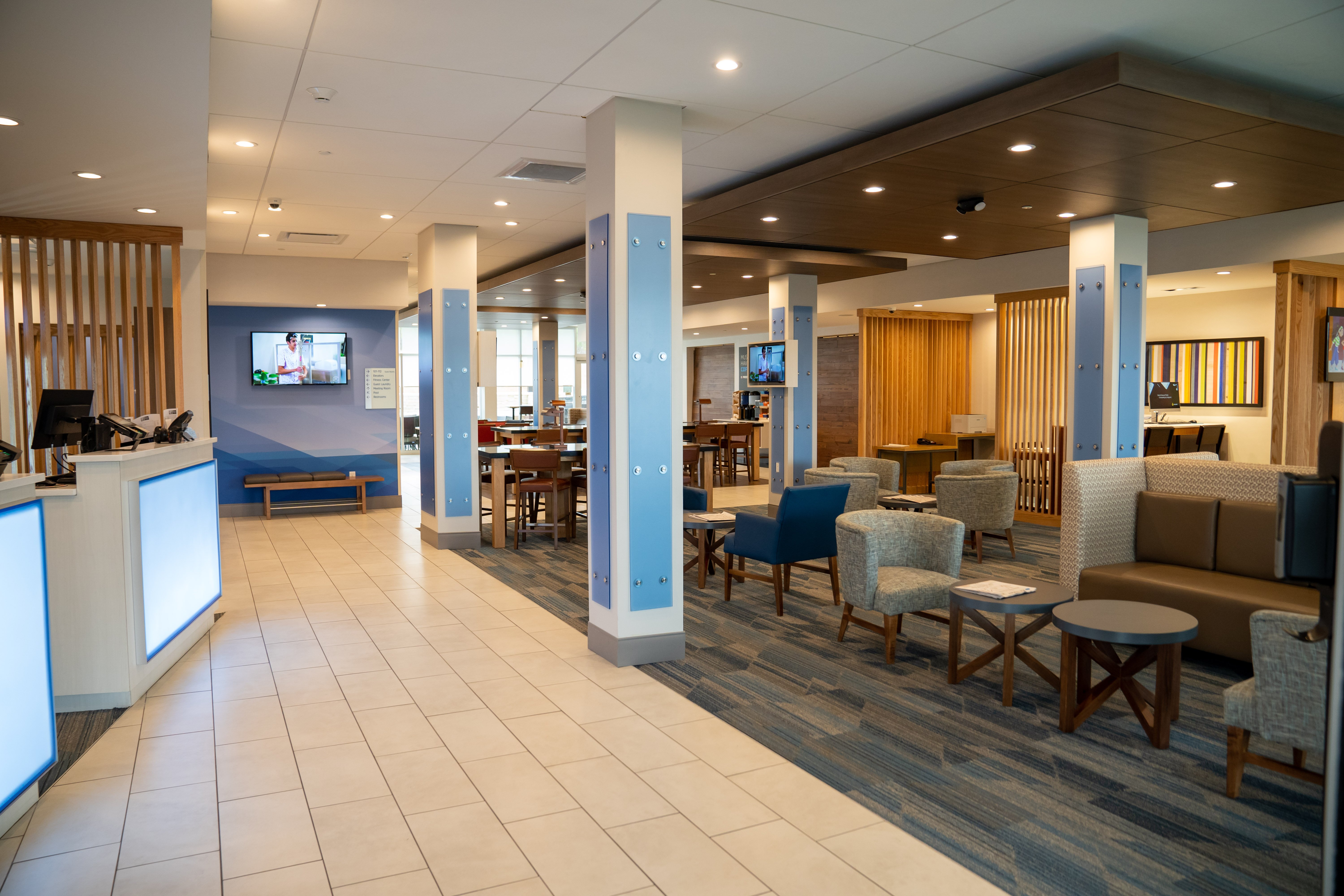 Holiday Inn Express and Suites Richburg 41/50