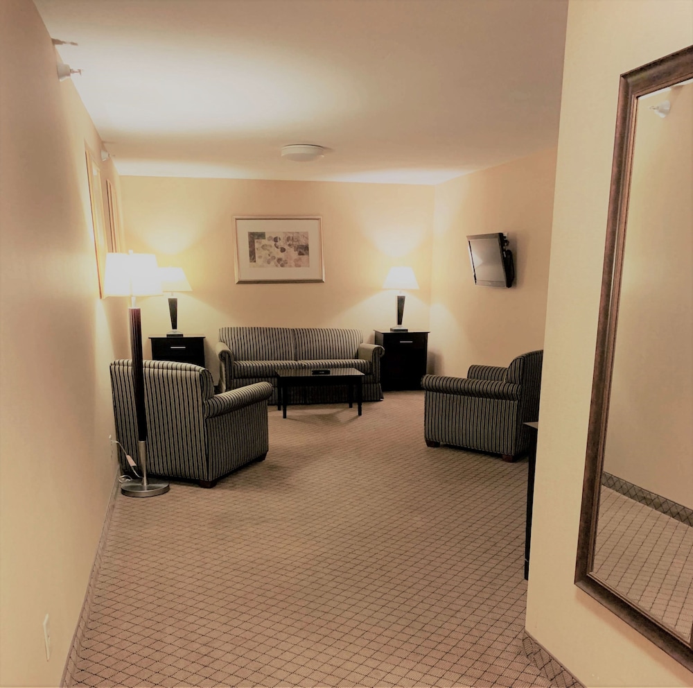 Holiday Inn Express Hotel Suites Plymouth 58/82