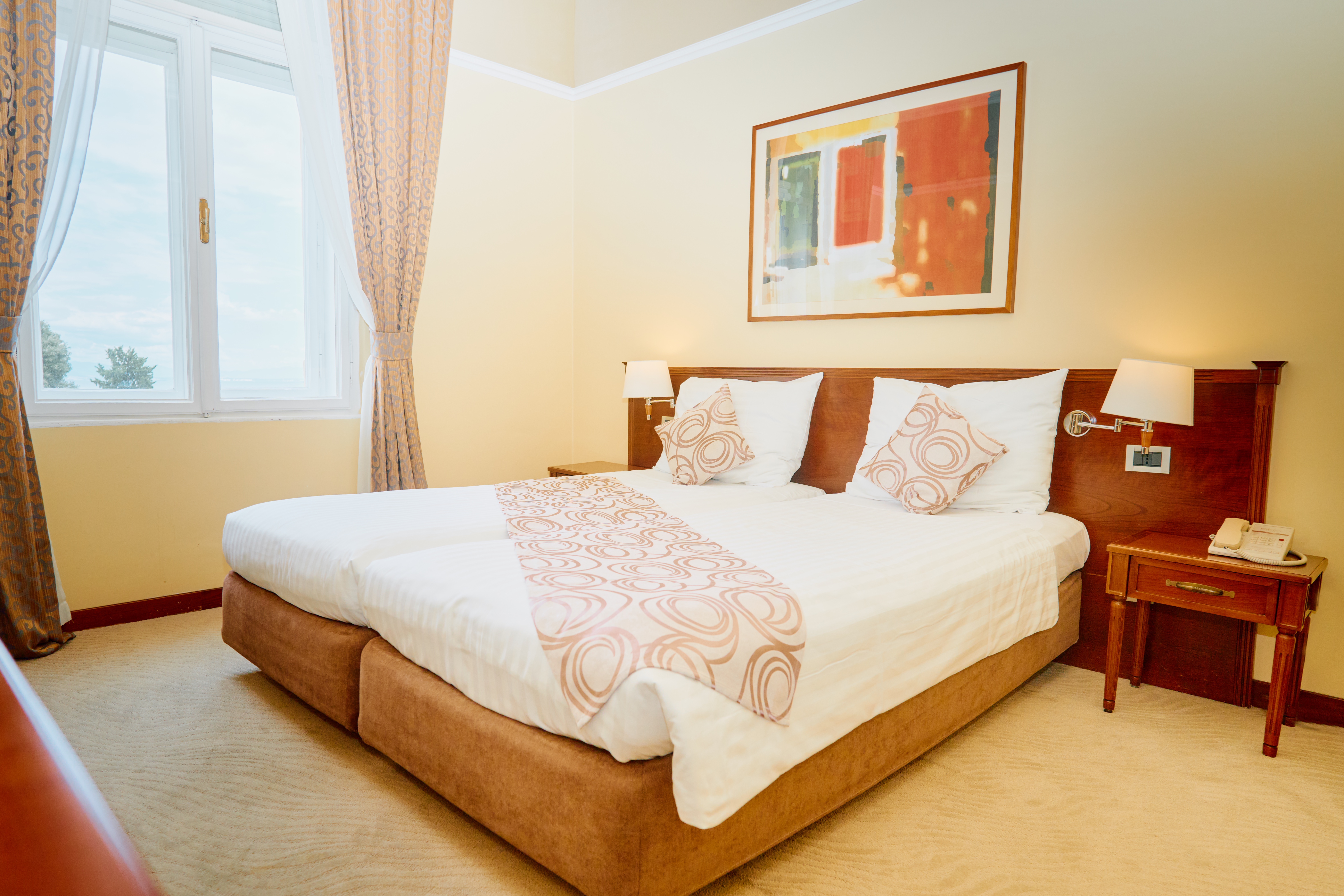 Standard, Double or Twin Bed, Lateral Side Sea View