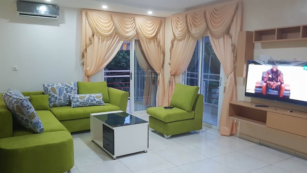 Eifell's Hotel's 17/35