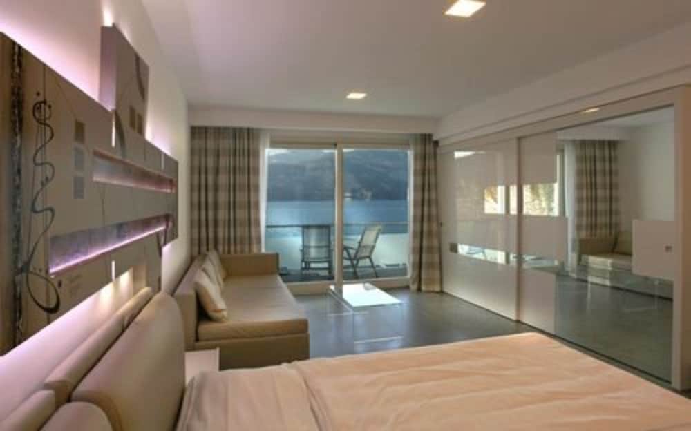 Hotel Vega 12/50