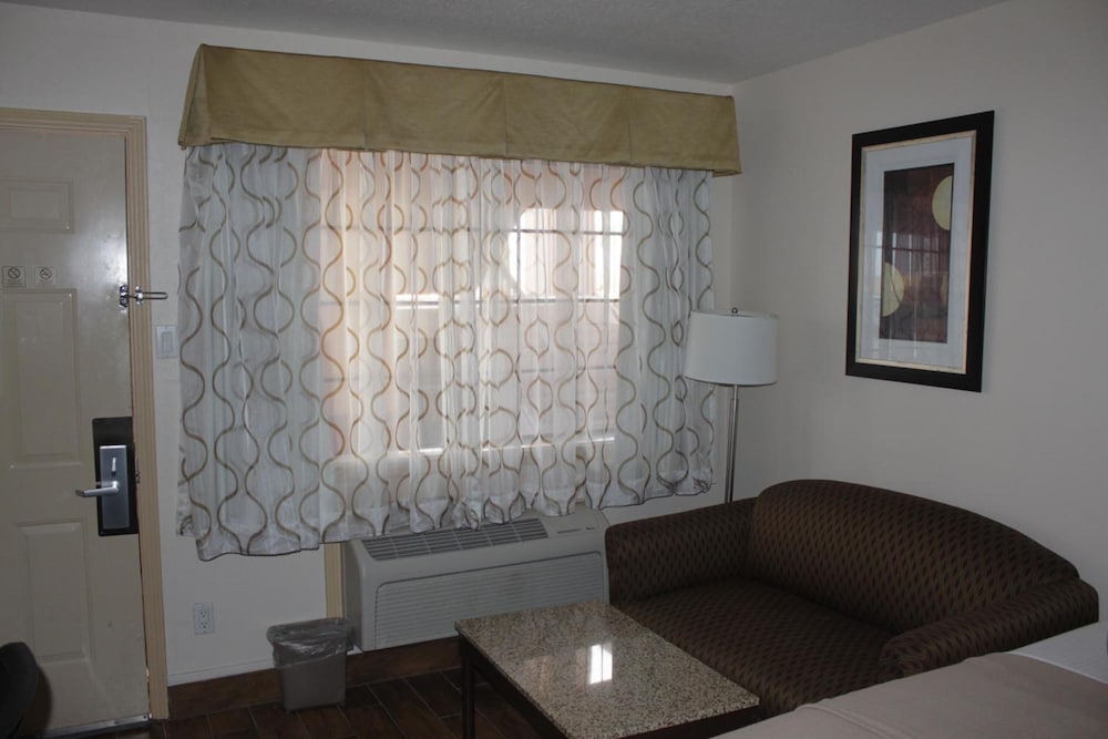Texas Inn & Suites Raymondville 28/55