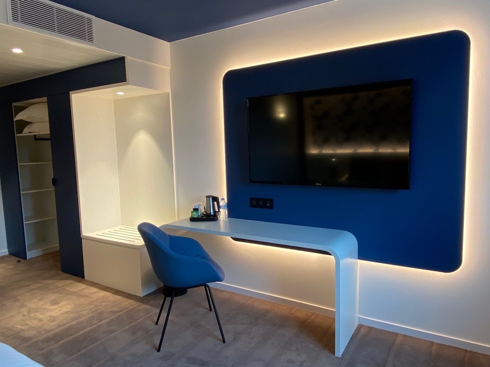 Brit Hotel Fougeres - Hotel Du Parc 59/69