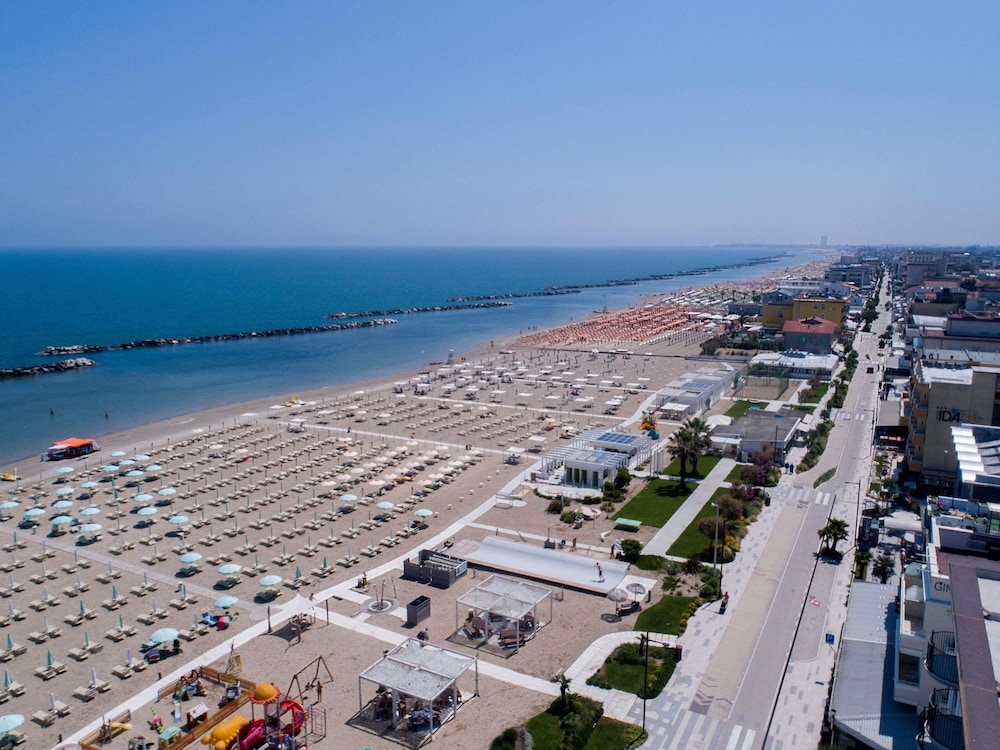 MERCURE RIMINI ARTIS 46/50