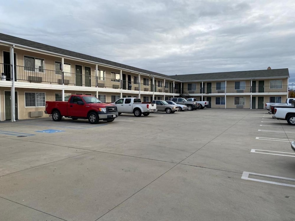 Colonial Motel 32/42