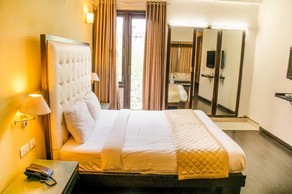 FabHotel Anutham Saket 25/36