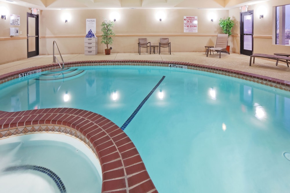 Holiday Inn Express Hotel And Suites Denton Unt Twu 3/68