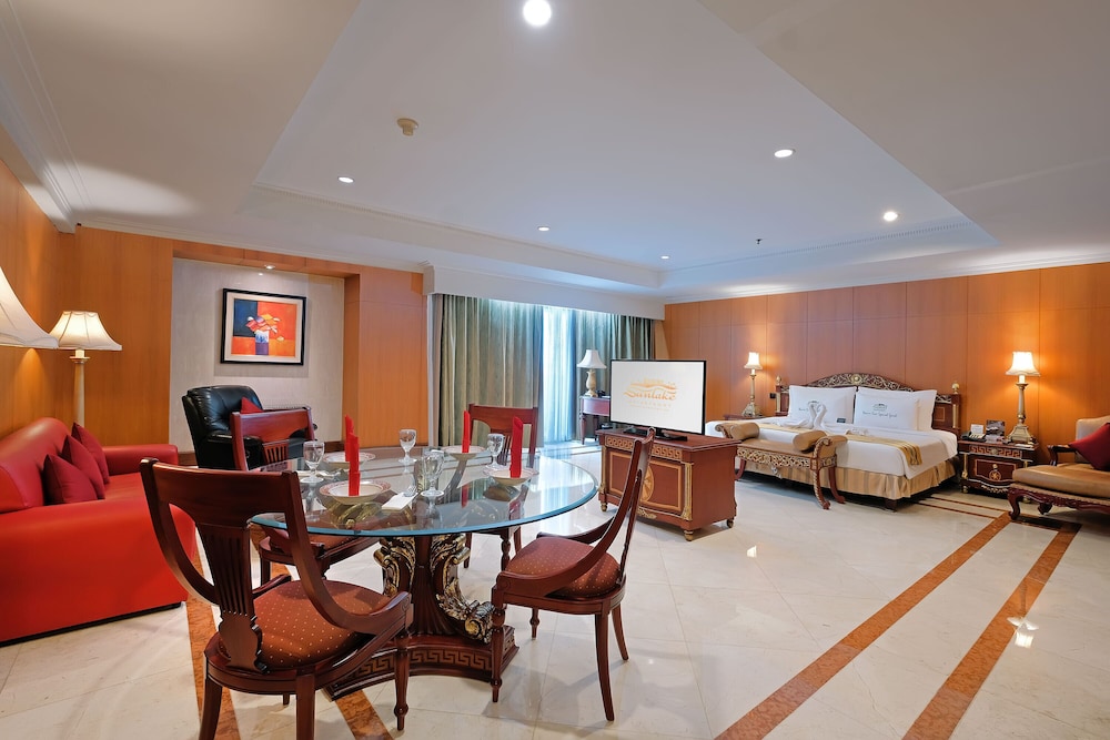 Sunlake Waterfront Resort and Convention 34/56