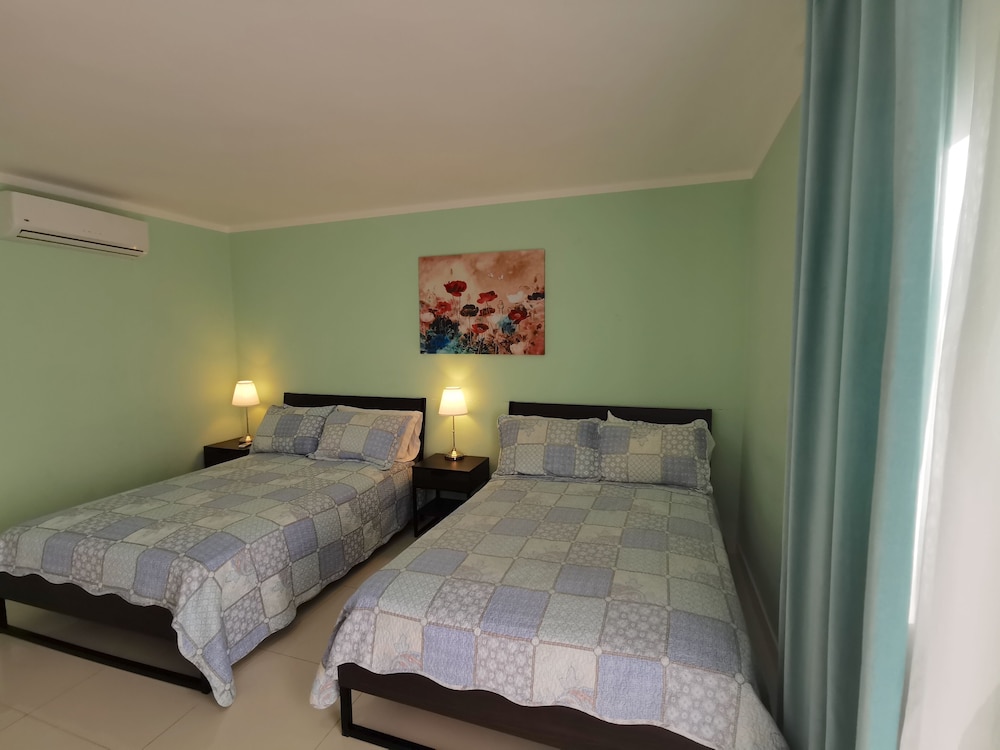 Tropicana Suites Deluxe Beach Club & Pool 16/50