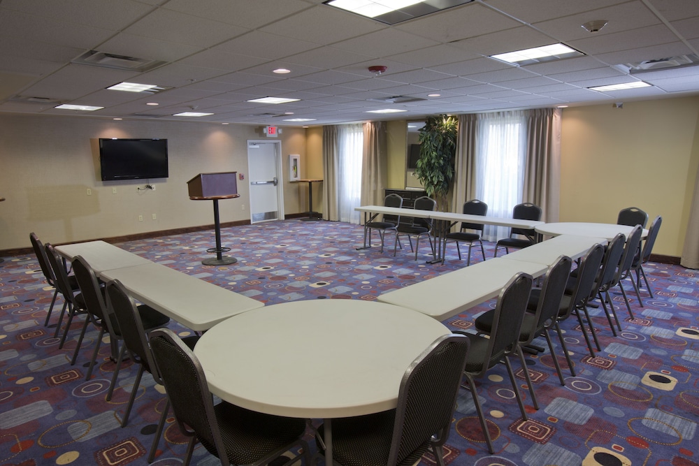 Holiday Inn Express New Albany 46/59