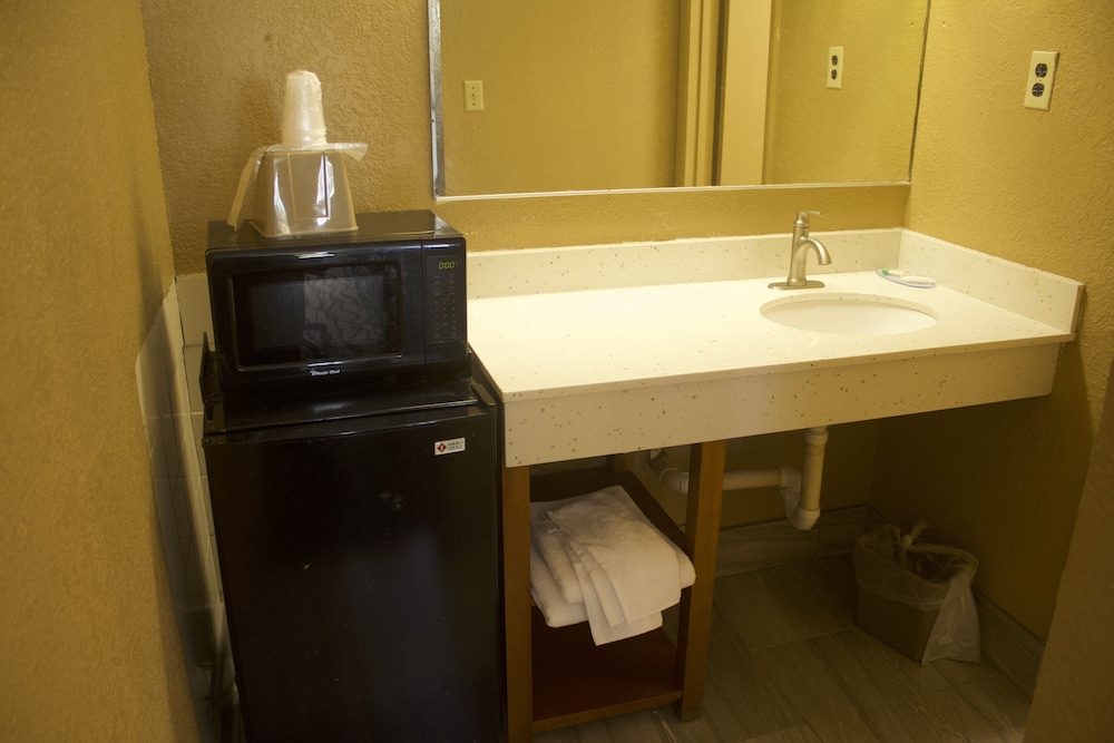 Express INN (ex Knights Inn Norfolk) 25/25