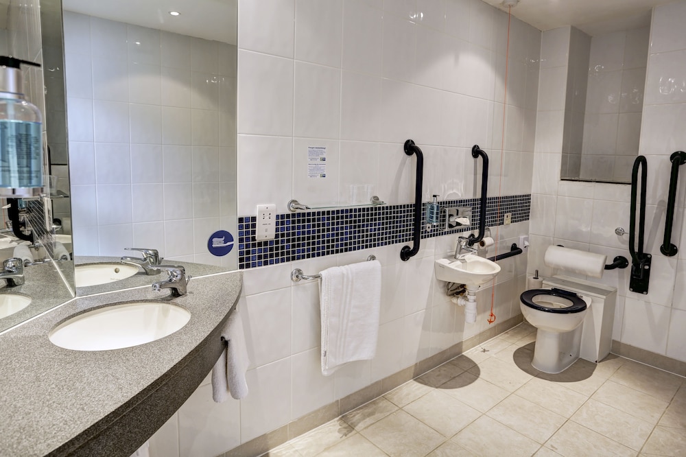 Holiday Inn Express Leeds City Centre Armouries 18/60