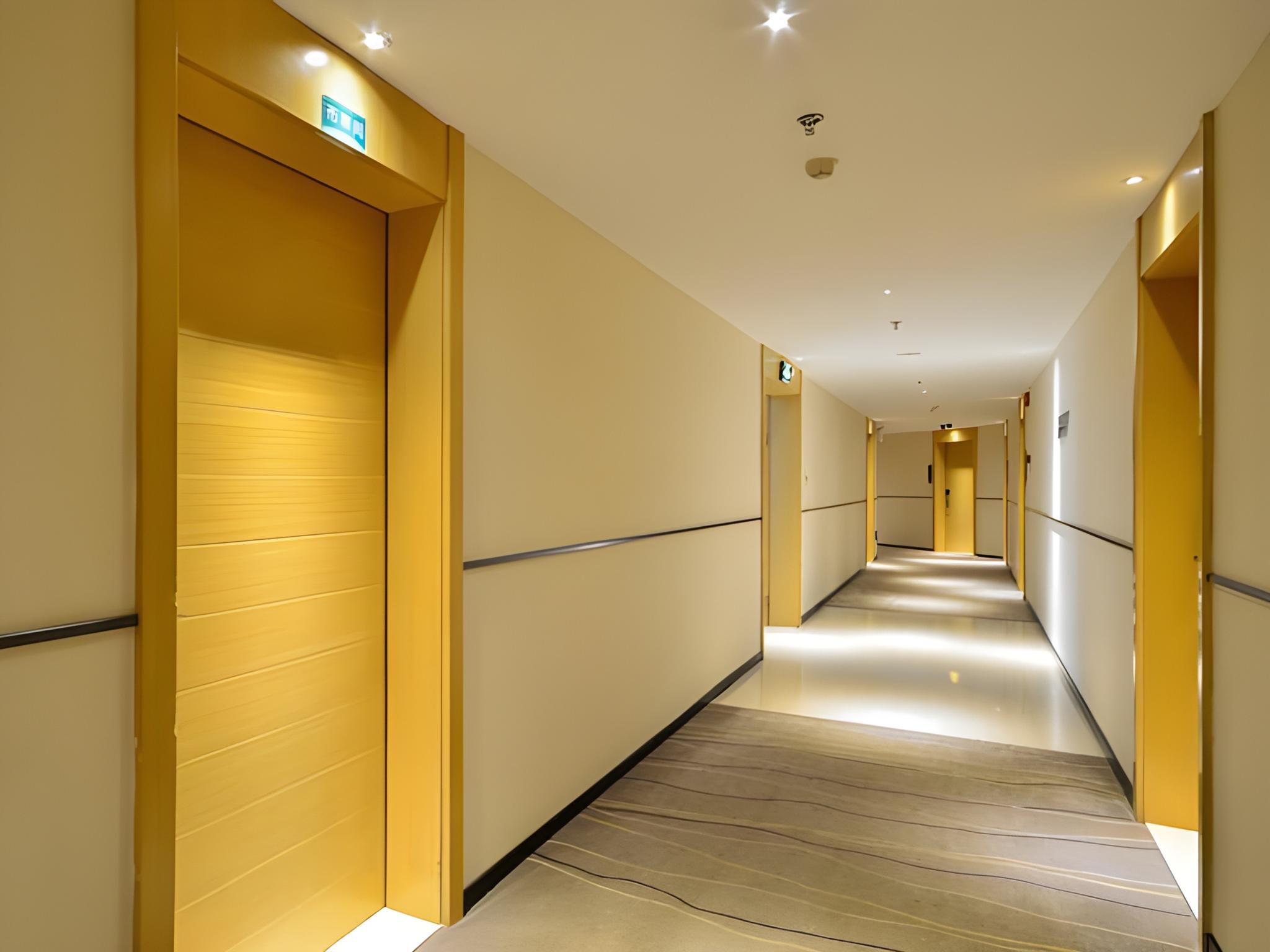 City Comfort Inn(Wuhan Caician Square Branch) 37/54
