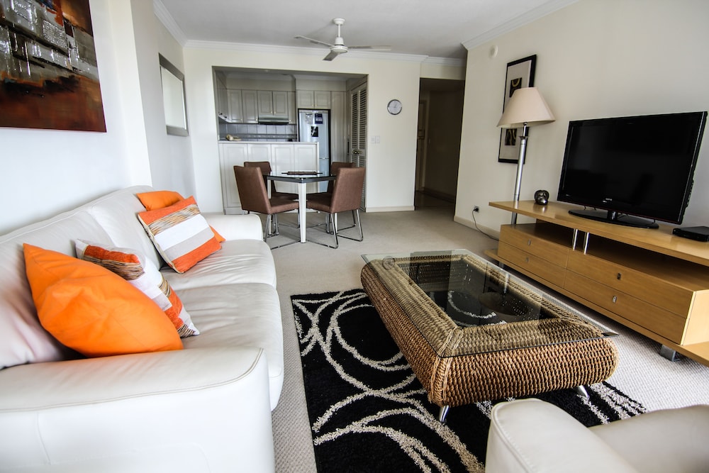 Phoenician Resort 39/51