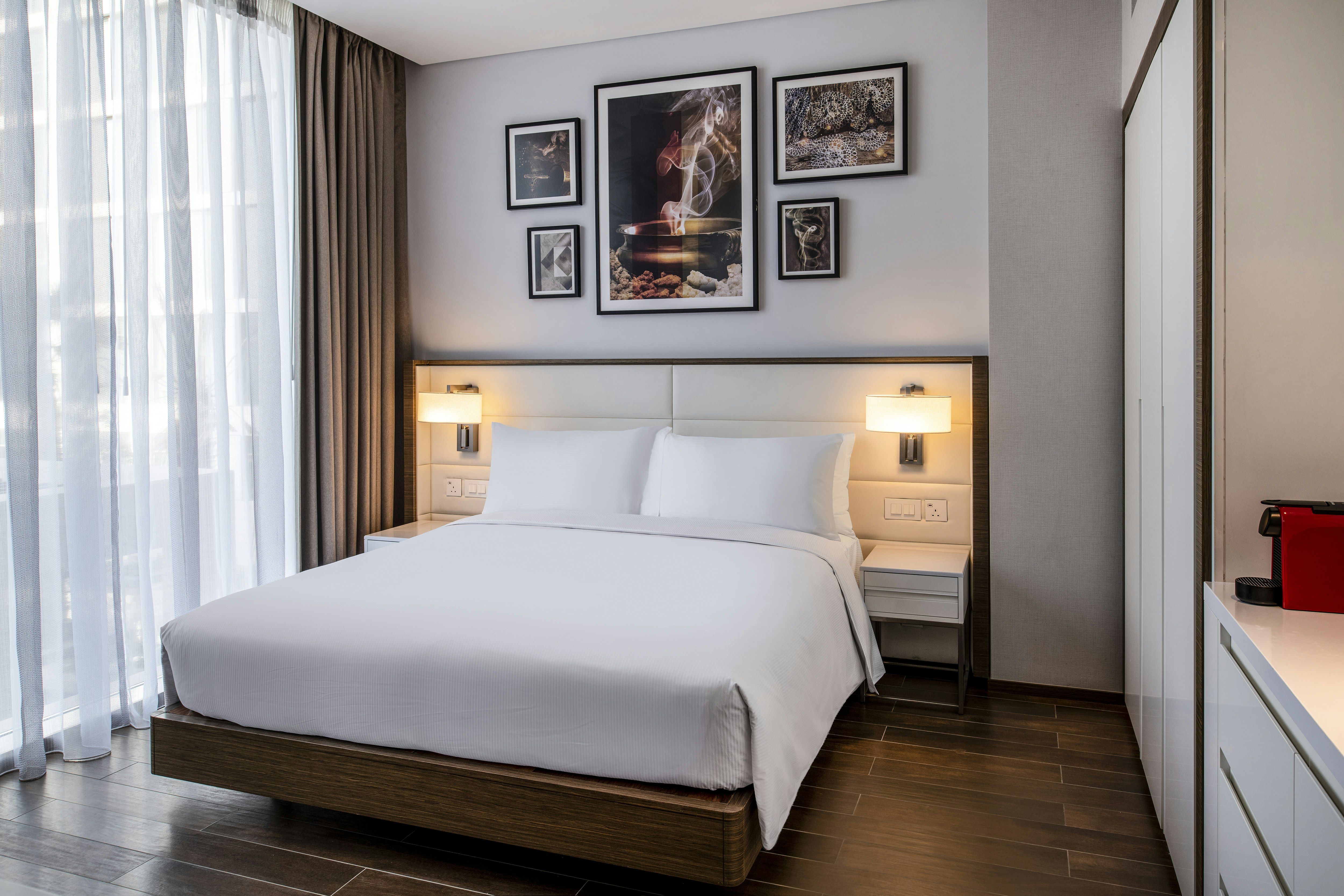 JUNIOR SUITE, KING BED