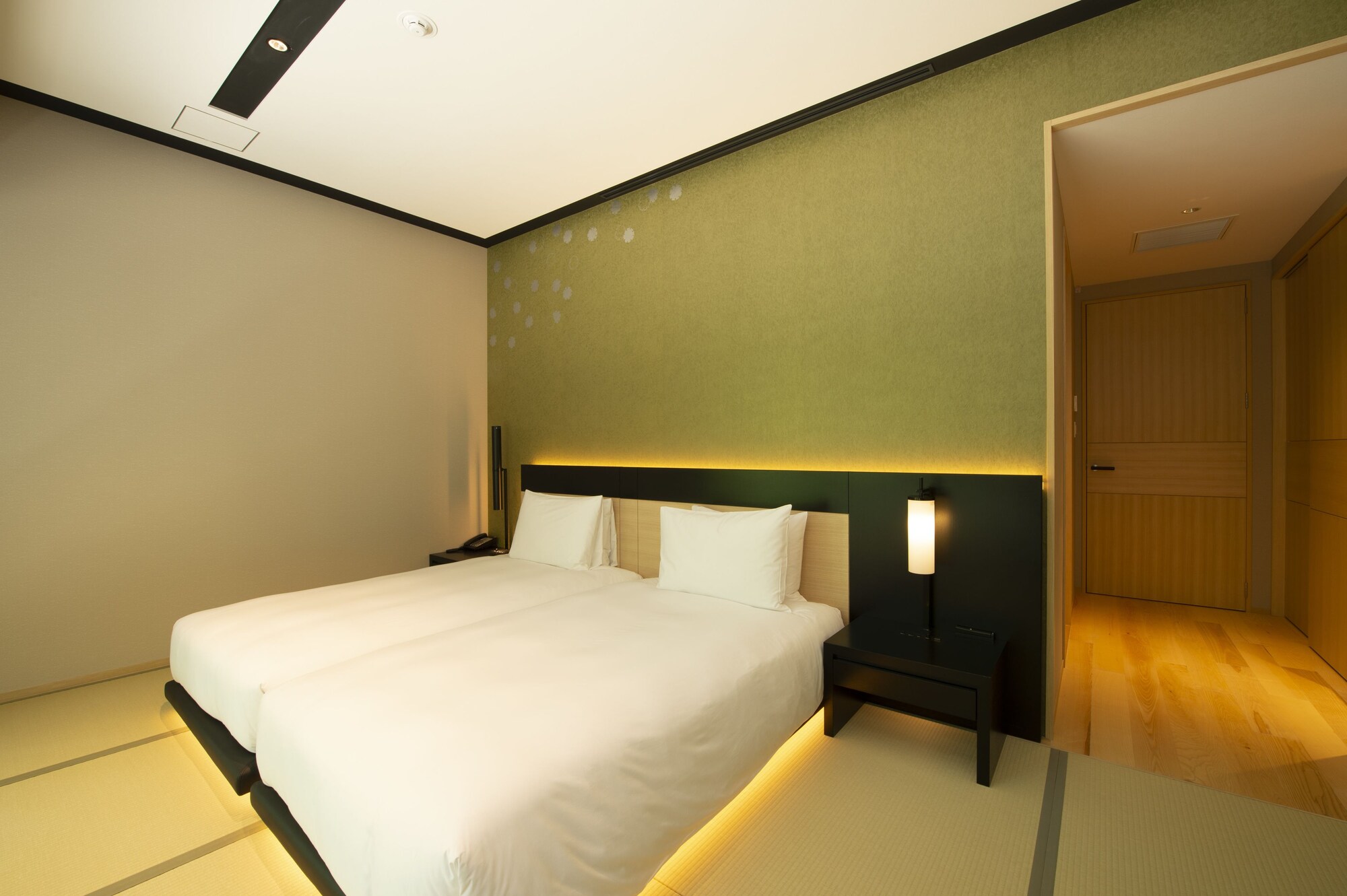 2 BEDROOMS, PREMIUM, SUITE