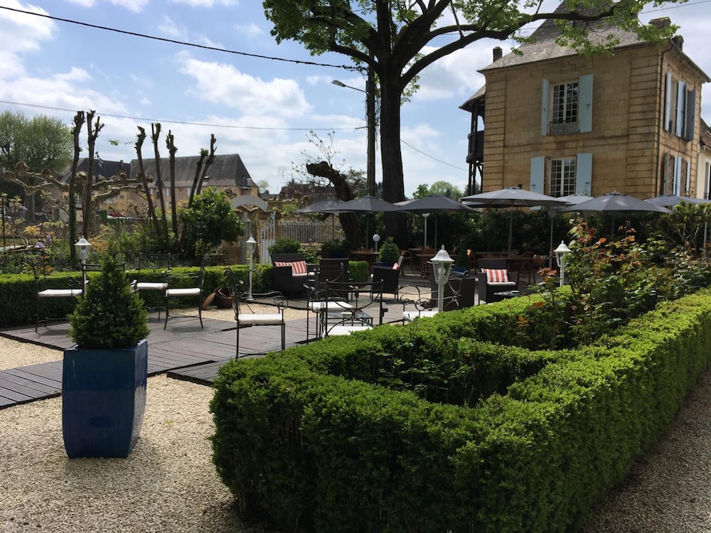 HOTEL LA ROSERAIE 39/50