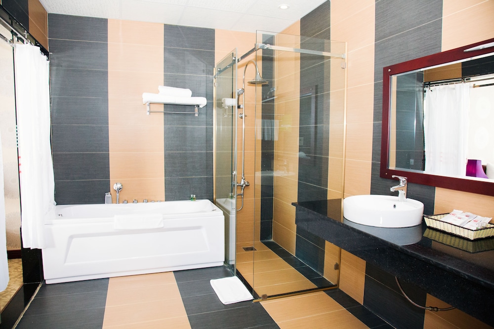 Hai Ba Trung Hotel & Spa 38/38