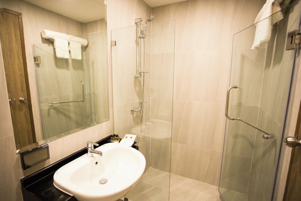 B2 Amata Nakorn Premier Hotel 30/34