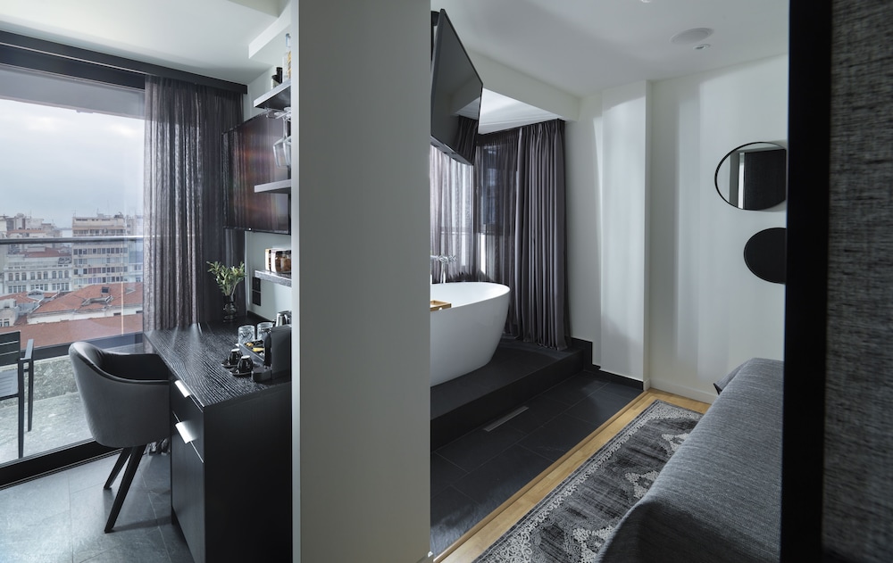 No 15 Ermou Hotel 50/50