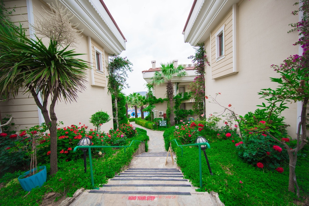 Yel Holiday Resort 36/50