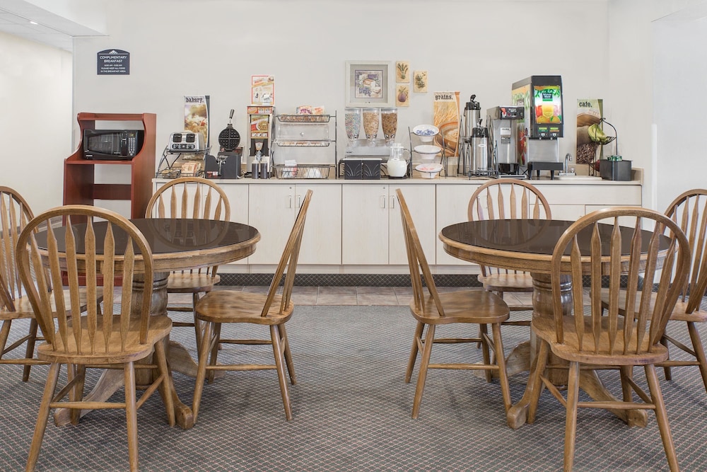 Microtel Inn By Wyndham Broken Bow 24/27
