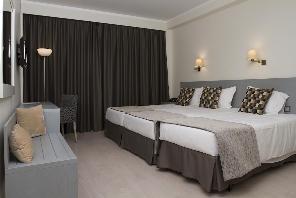 ROOM, TRIPLE