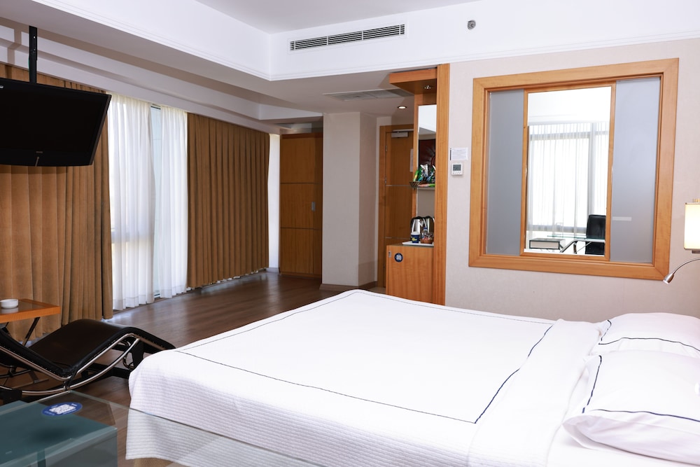 COMFORT, KING BED