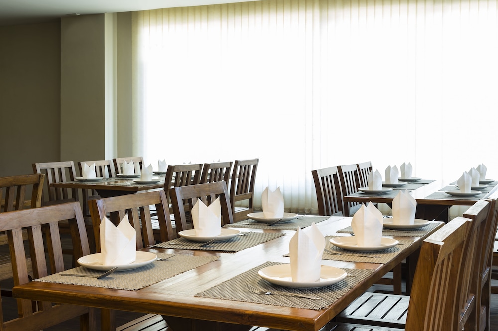 Asia Hotels Group (Poonpetch Hotel) 48/63